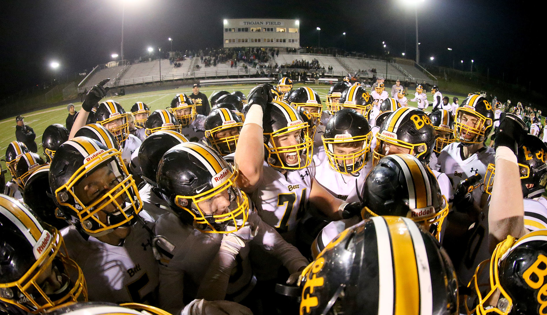 110218-Bett-ICWest-Playoffs-011